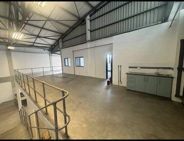 401M² WAREHOUSE TO LET IN AIRPORT INDUSTRIA